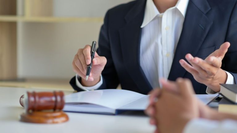 Why Everyone Should Hire a Personal Injury Lawyer Today
