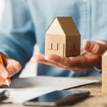 Real Estate Wholesaling: The Insider's Guide to Quick Profits and Low-Risk Deals