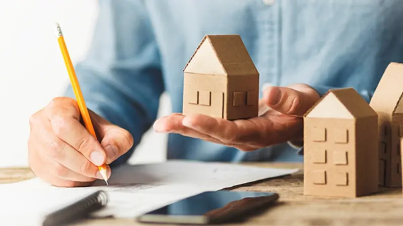 Real Estate Wholesaling: The Insider's Guide to Quick Profits and Low-Risk Deals